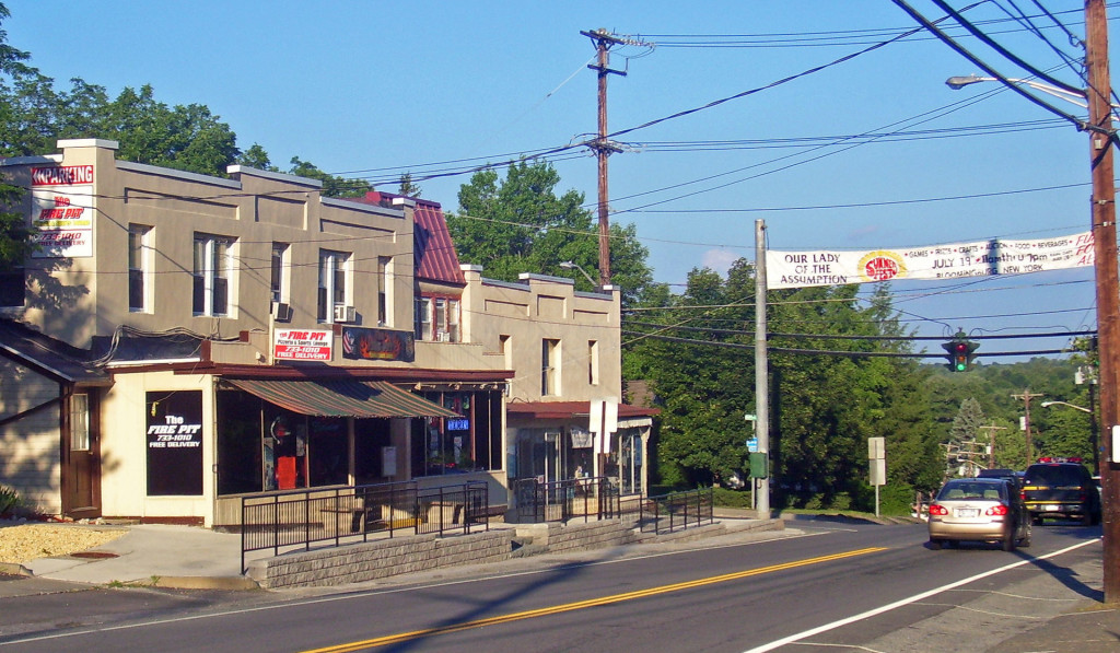 Downtown_Bloomingburg,_NY